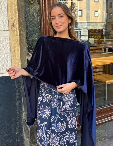 Capa de terciopelo azul marina para invitada