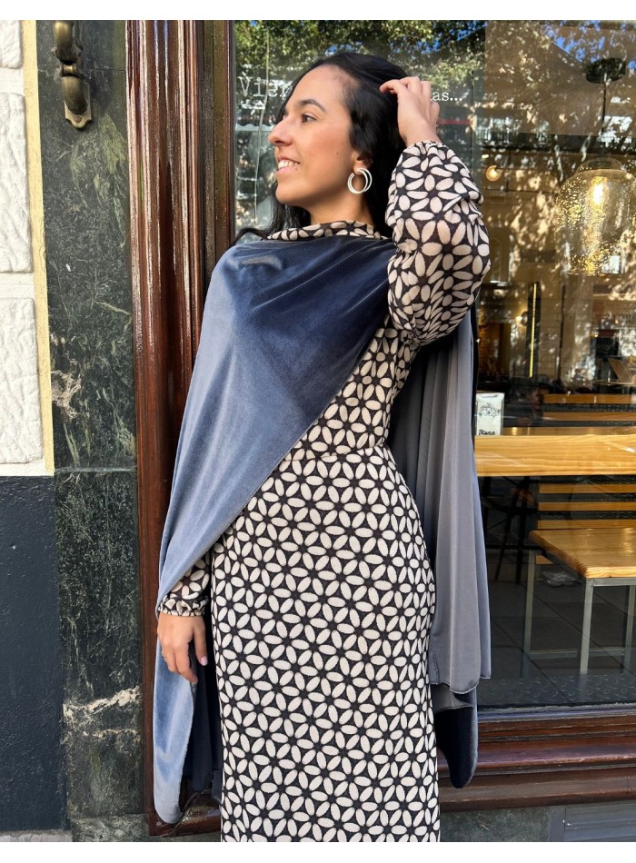 Cape courte en velours gris pour invités