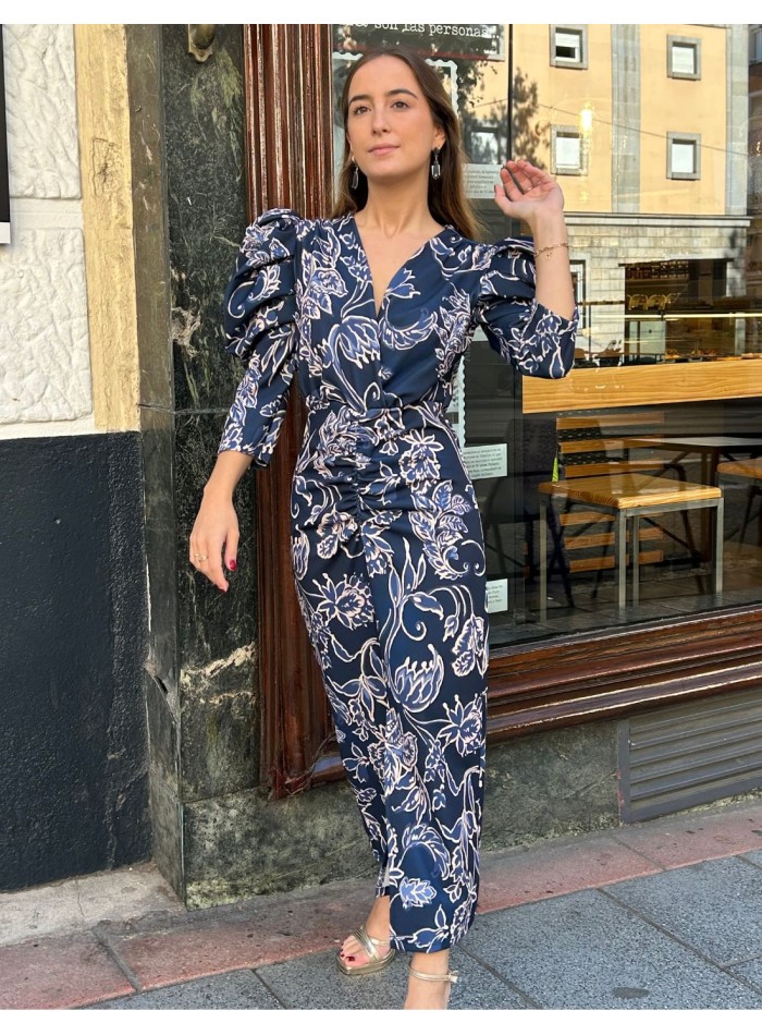 Midi dress with french sleeves and blue tones...