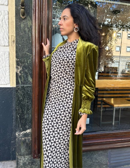 Kimono de terciopelo en color oliva para invitada Kimono de terciopelo en color oliva para invitada