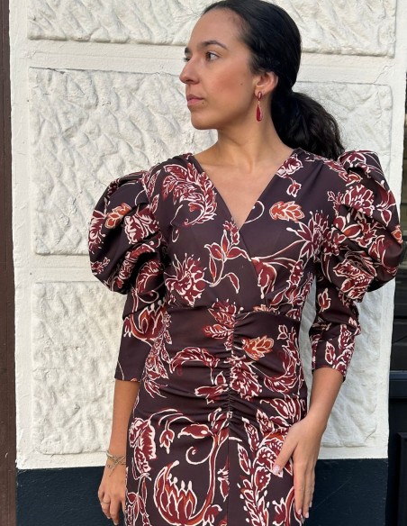 Vestido midi estampado en tonos marrones