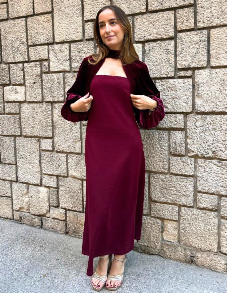 Robe midi bourgogne avec encolure sans bretelles et manches en velours