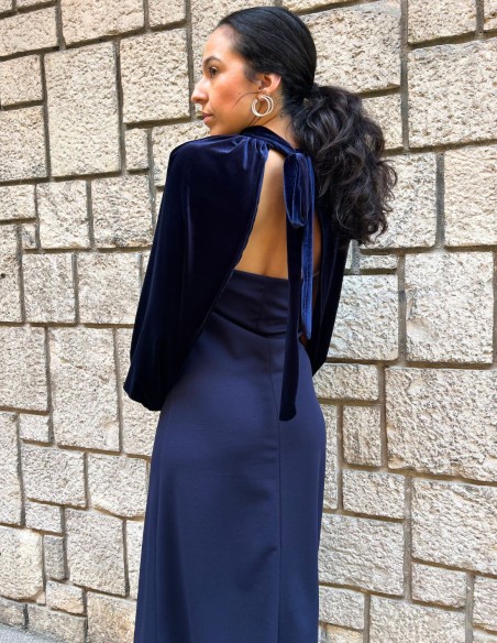 Robe midi bleu marine avec encolure sans bretelles et manches en velours