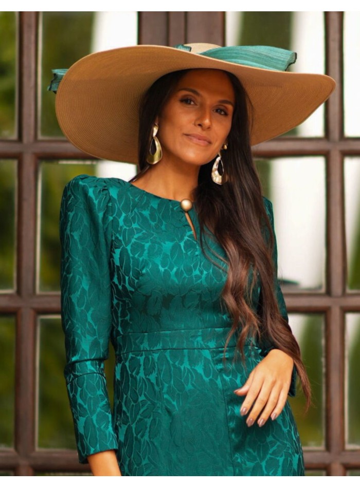 Beige guest pamela with bottle green knot