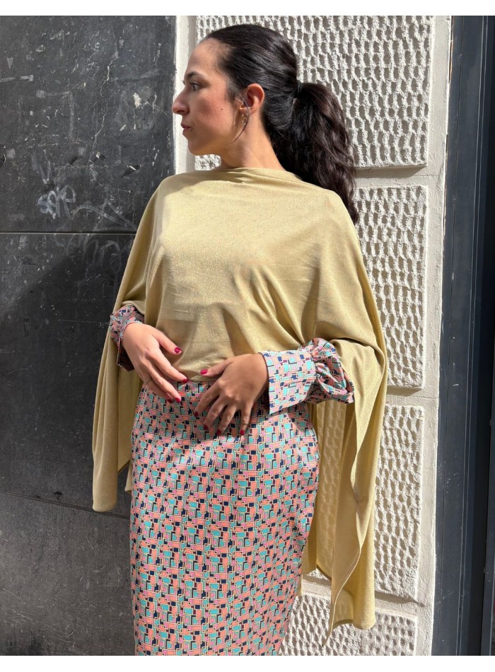 Short gold party cape with glitter