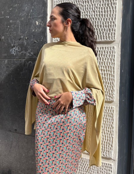 Short gold party cape with glitter