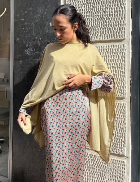 Short gold party cape with glitter