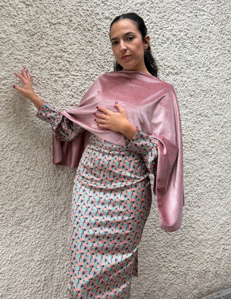 Cape courte d'invité en velours rose avec ouvertures