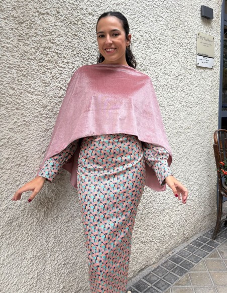 Short pink velvet guest cape with openings