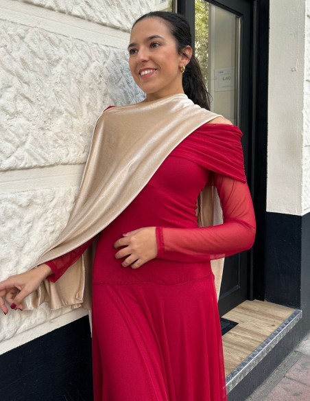 Short cape for guest with gold colored slits