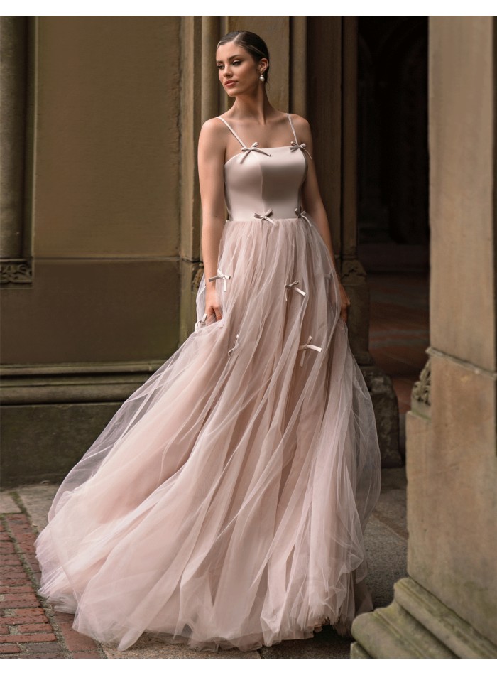 Vestido de fiesta largo con lazos y falda larga de tul