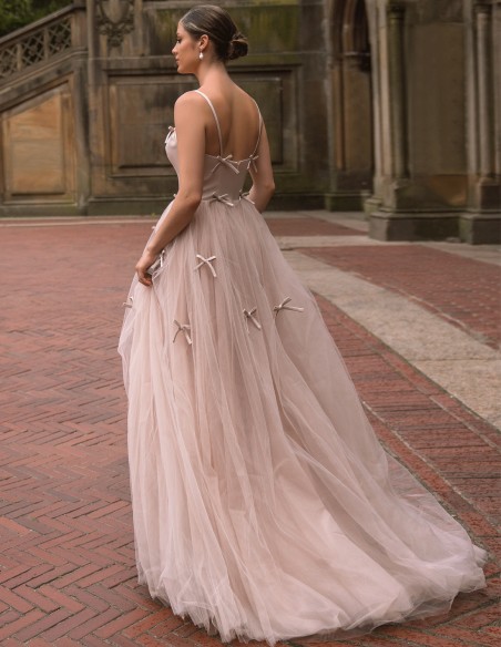 Robe de fête longue avec nœuds et longue jupe en tulle
