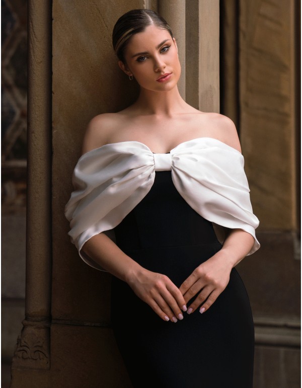 Vestido largo negro con escote palabra de honor y lazo bicolor 2