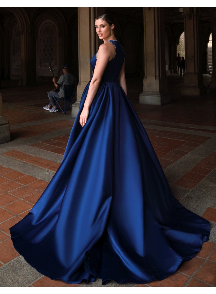 Vestido largo de fiesta escote halter con adorno pedrería para galas