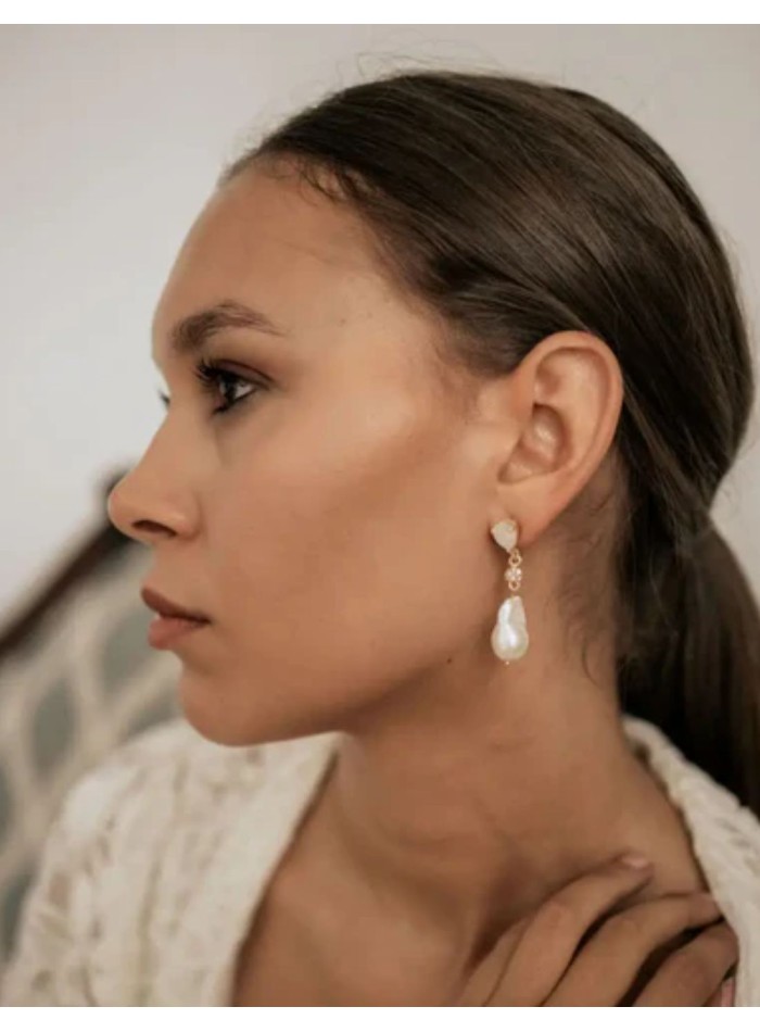 Drop earrings with zirconia and pearl pendant