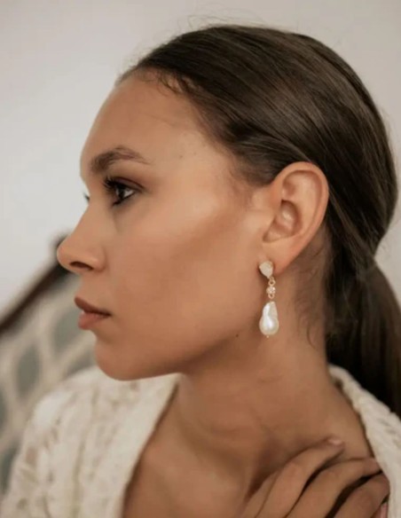 Drop earrings with zirconia and pearl pendant