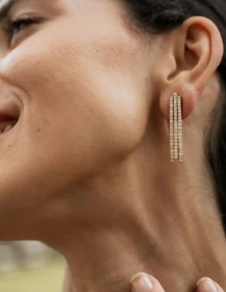 Boucles d'oreilles avec trois rangées de zircons