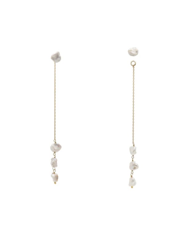 Earrings with fine chain and irregular pearls