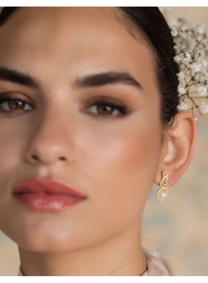 Pendientes con circonitas entrelazadas y perla central