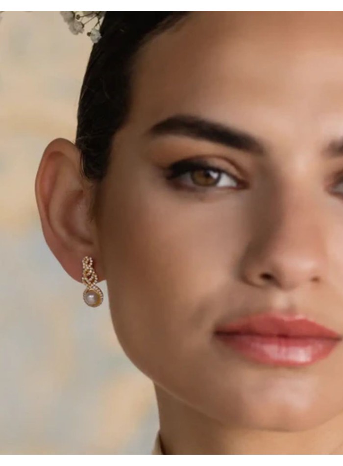 Boucles d'oreilles avec zircons entrelacés et...