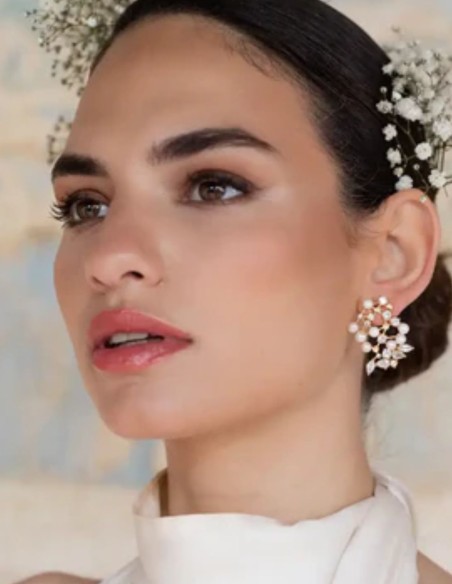 Pendientes de perlas con destellos de circonitas en forma de flor Pendientes de perlas con destellos de circonitas en forma de flor