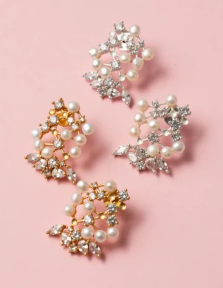 Pendientes de perlas con destellos de circonitas en forma de flor Pendientes de perlas con destellos de circonitas en forma de flor