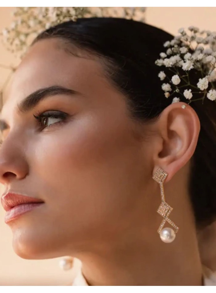 Geometric shape earrings with zirconia and pearl