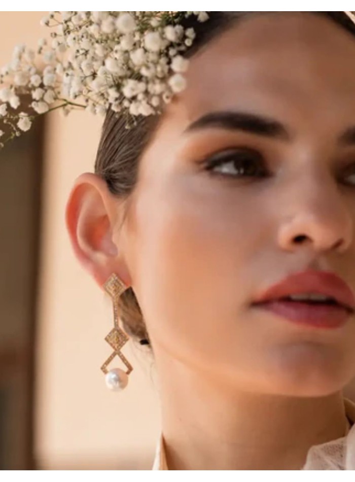 Pendientes de formas geométricas con circonitas y perla