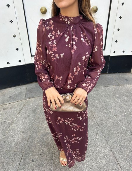 Tenue d'invité avec imprimé marron et tissu pailleté