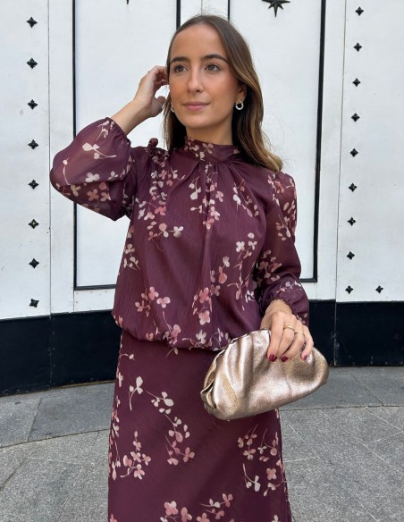 Tenue d'invité avec imprimé marron et tissu pailleté