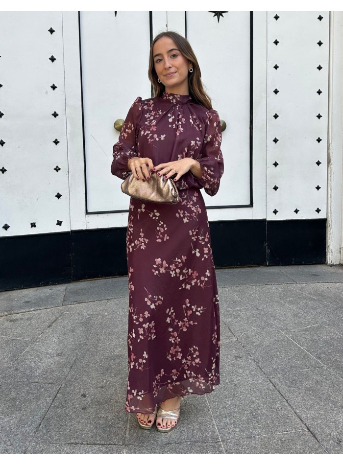 Tenue d'invité avec imprimé marron et tissu...
