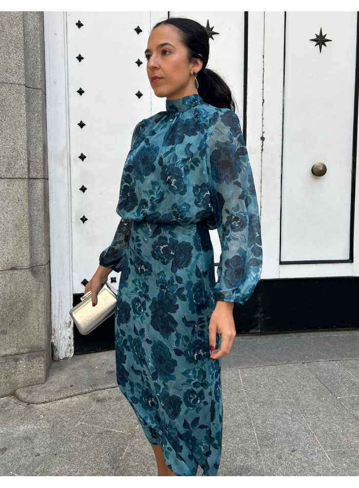 Parure d'invité avec imprimé bleu et tissu pailleté