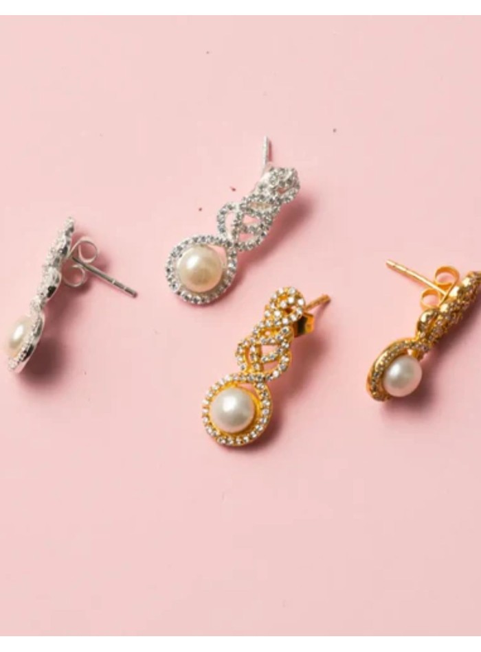 Pendientes en plata con circonitas entrelazadas y perla central