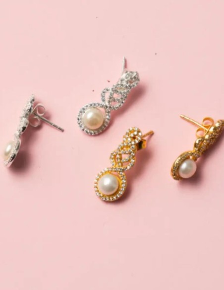 Boucles d'oreilles en argent avec zircon entrelacé et perle centrale