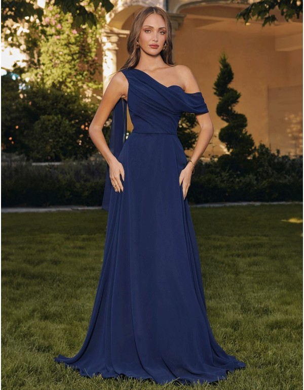 Vestido de fiesta largo con escote asimético y manga capa azul marino
