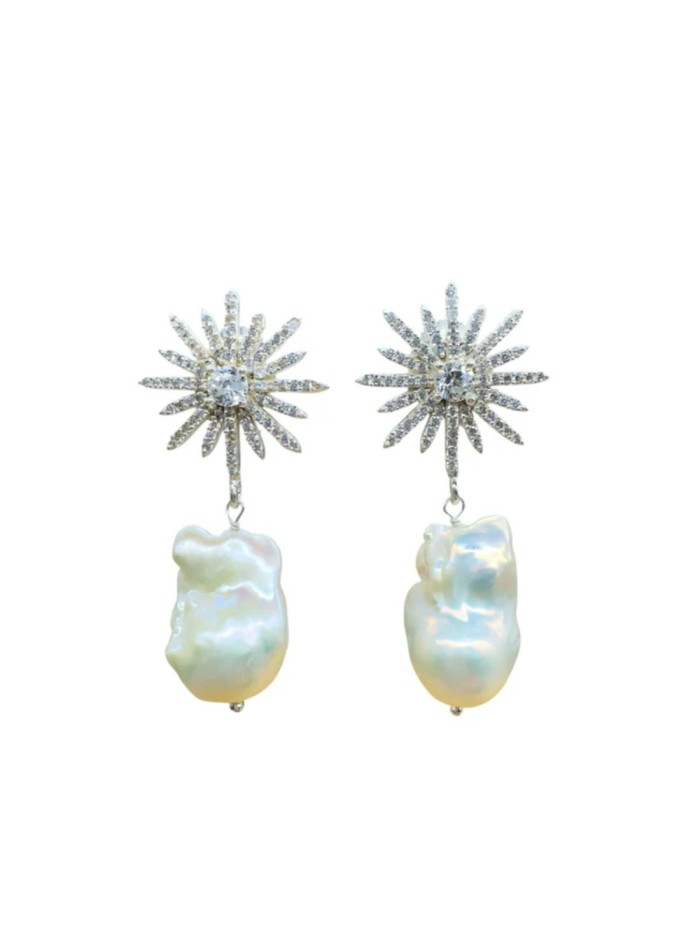 Pendientes largos de plata con diseño de estrella y perla barroca