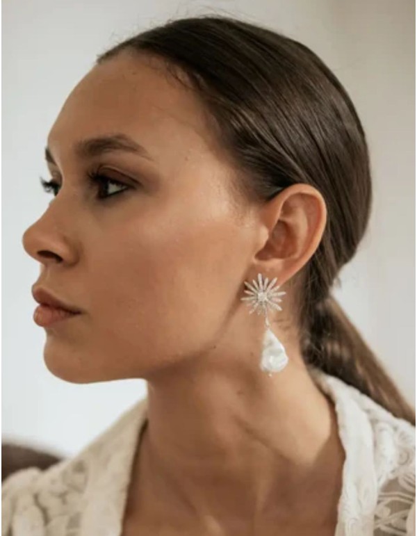 Pendientes largos de plata con diseño de estrella y perla barroca 2