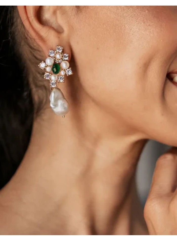 Long earrings with stone, zirconia and pearl