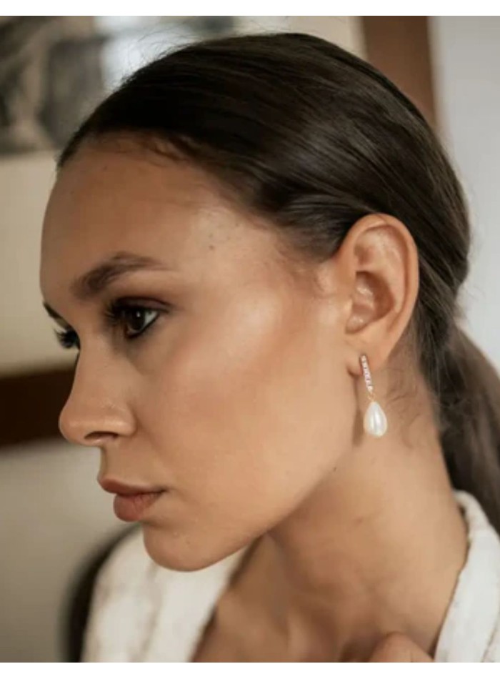 Long earrings with row of zirconia and pearls