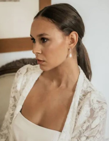 Long earrings with row of zirconia and pearls