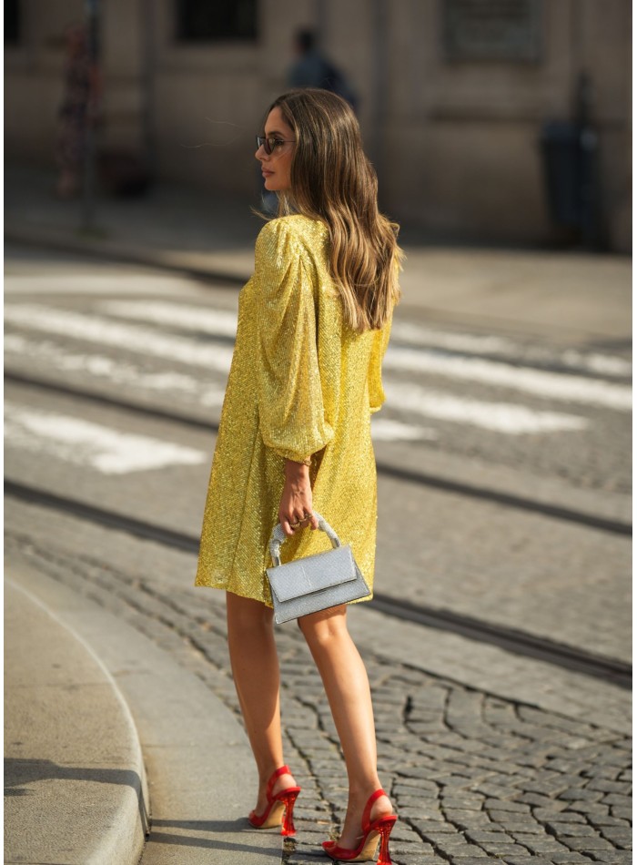 Vestido corto de lentejuelas con manga abullonada