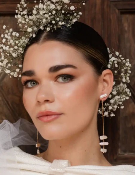 Long earrings with chain and irregular pearls