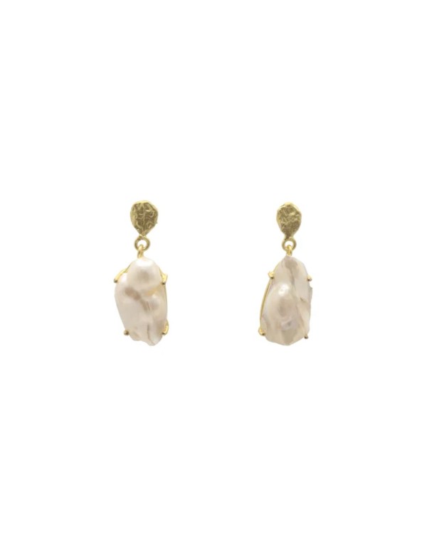 Earrings with baroque pearl on golden base