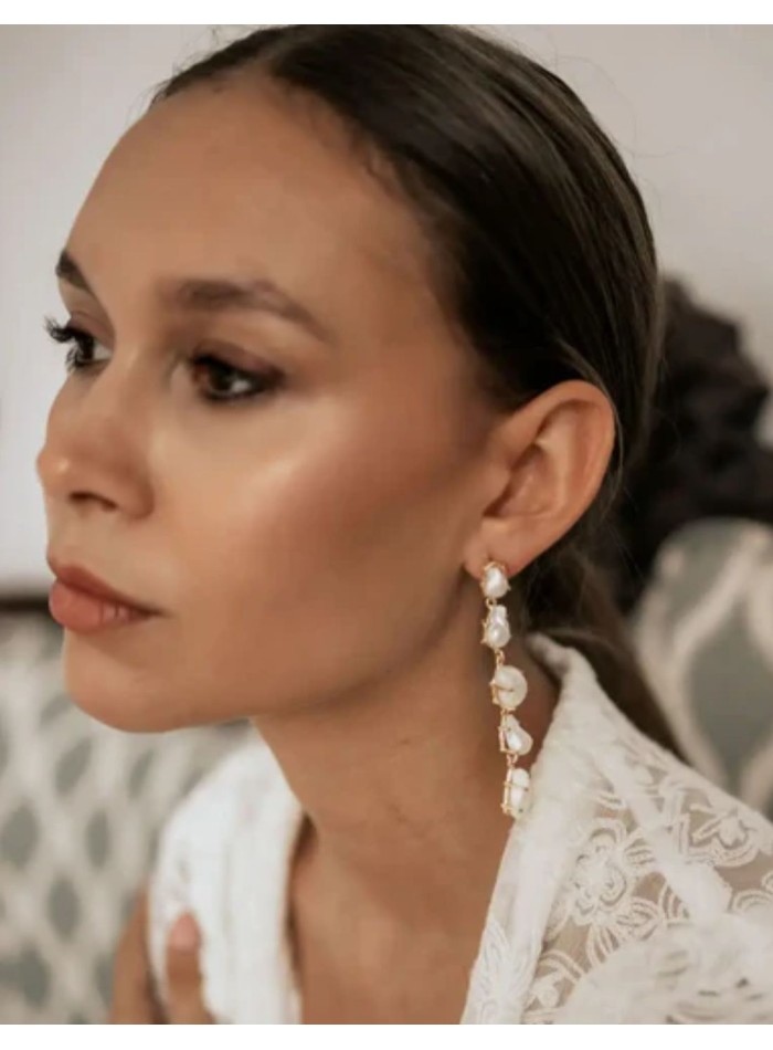 Baroque pearl cascade design earrings