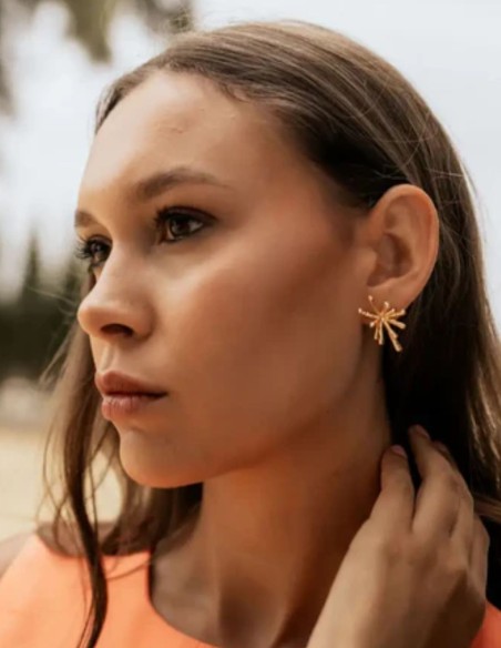 Petites boucles d'oreilles avec silhouette abstraite