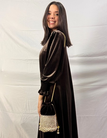 Brown velvet bonbonniere with pearls and golden details