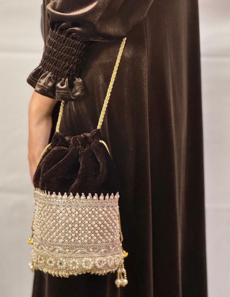 Brown velvet bonbonniere with pearls and golden details