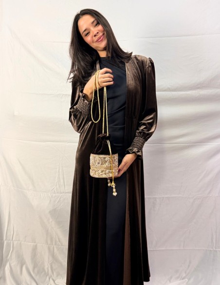 Bombonera de terciopelo marrón con detalles de pedrería