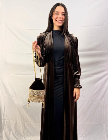 Bombonera de terciopelo marrón con detalles de pedrería