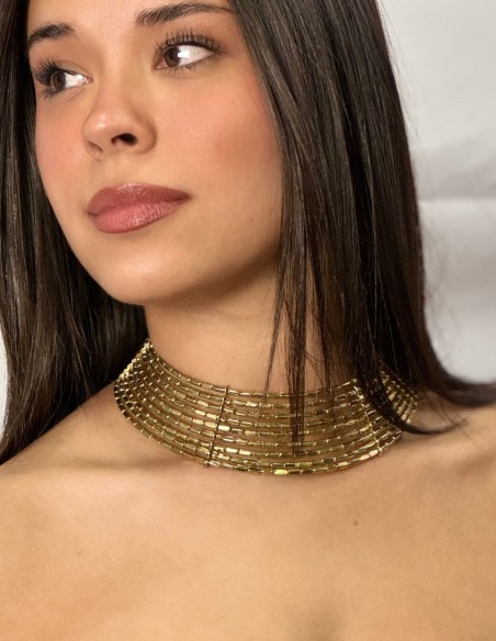 Choker ancho de pedrería dorada